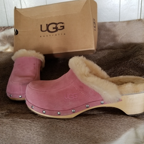 EUC Kaylie Uggs in strawberry ice size 8 - Picture 3 of 3